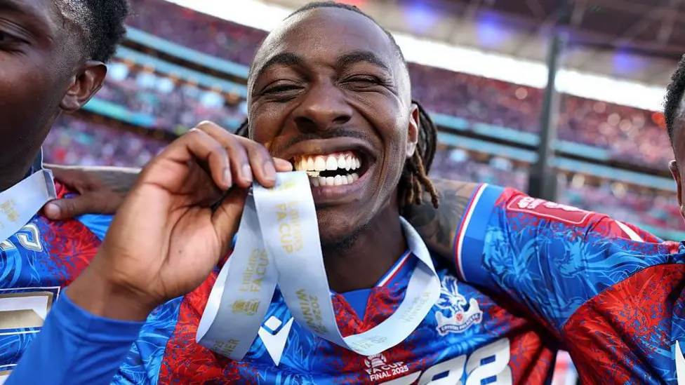 Arsenal signs Eze