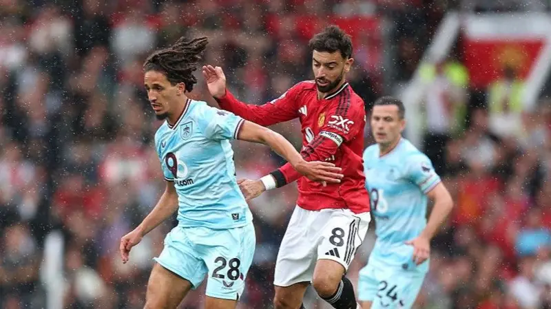 Fernandes penalty earns Man United dramatic win